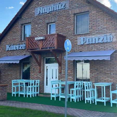 Napház Panzió Bed & Breakfast Tiszafured Ngoại thất bức ảnh