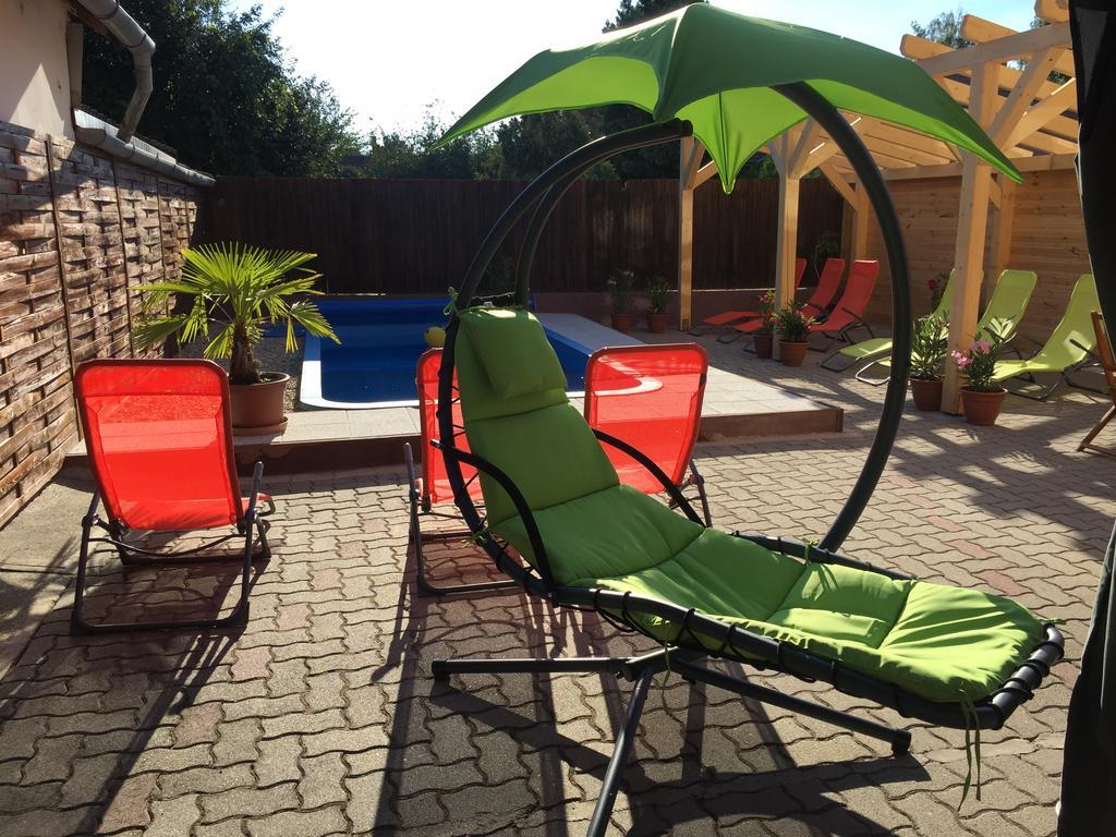 Napház Panzió Bed & Breakfast Tiszafured Ngoại thất bức ảnh