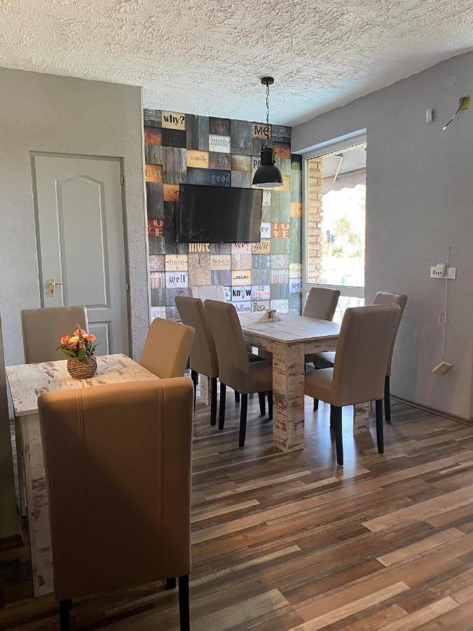 Napház Panzió Bed & Breakfast Tiszafured Ngoại thất bức ảnh