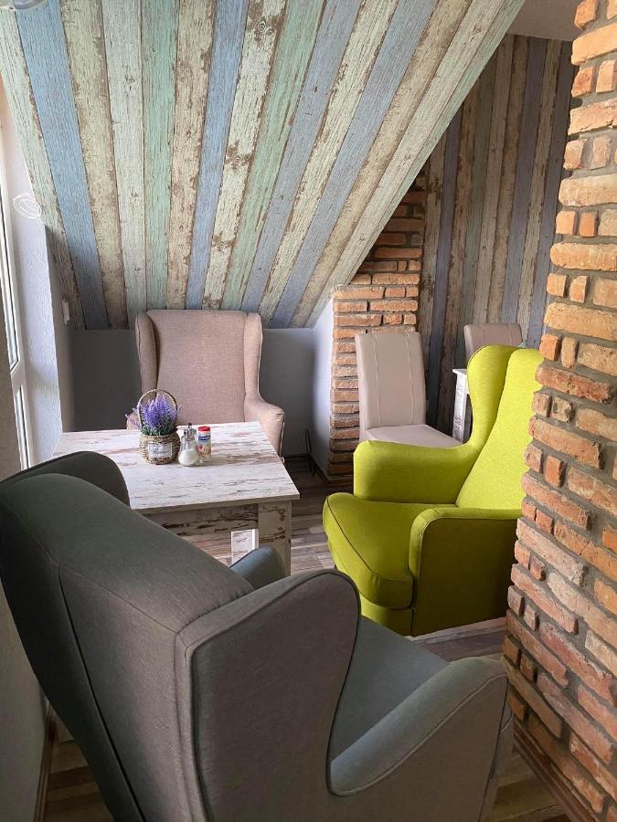 Napház Panzió Bed & Breakfast Tiszafured Ngoại thất bức ảnh