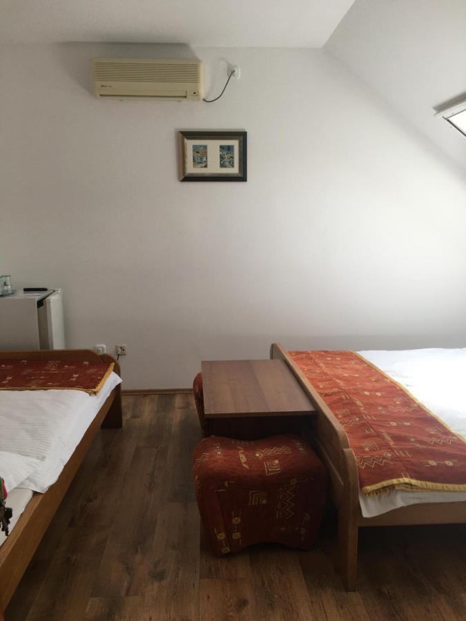 Napház Panzió Bed & Breakfast Tiszafured Ngoại thất bức ảnh