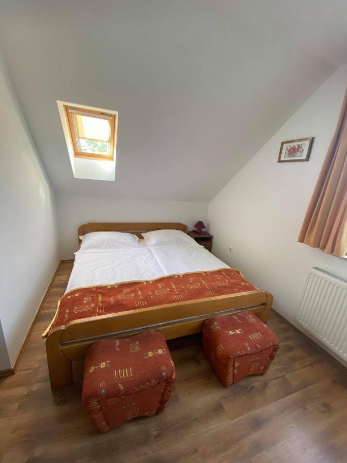 Napház Panzió Bed & Breakfast Tiszafured Ngoại thất bức ảnh