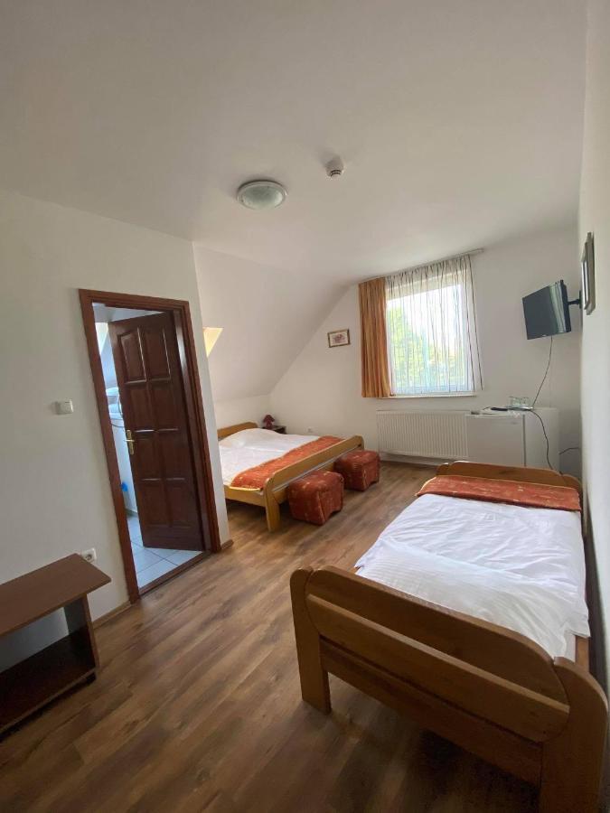 Napház Panzió Bed & Breakfast Tiszafured Ngoại thất bức ảnh