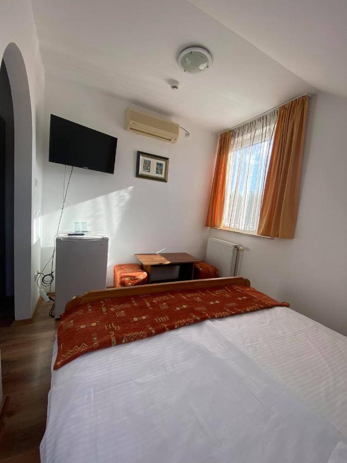 Napház Panzió Bed & Breakfast Tiszafured Ngoại thất bức ảnh
