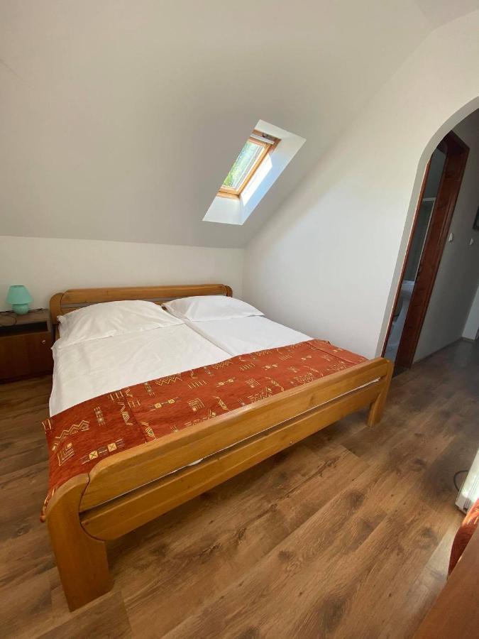 Napház Panzió Bed & Breakfast Tiszafured Ngoại thất bức ảnh